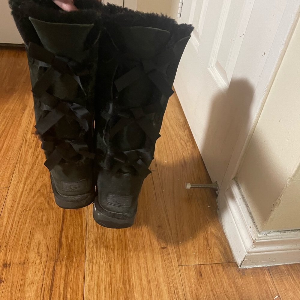 Black Uggs with 3 bows